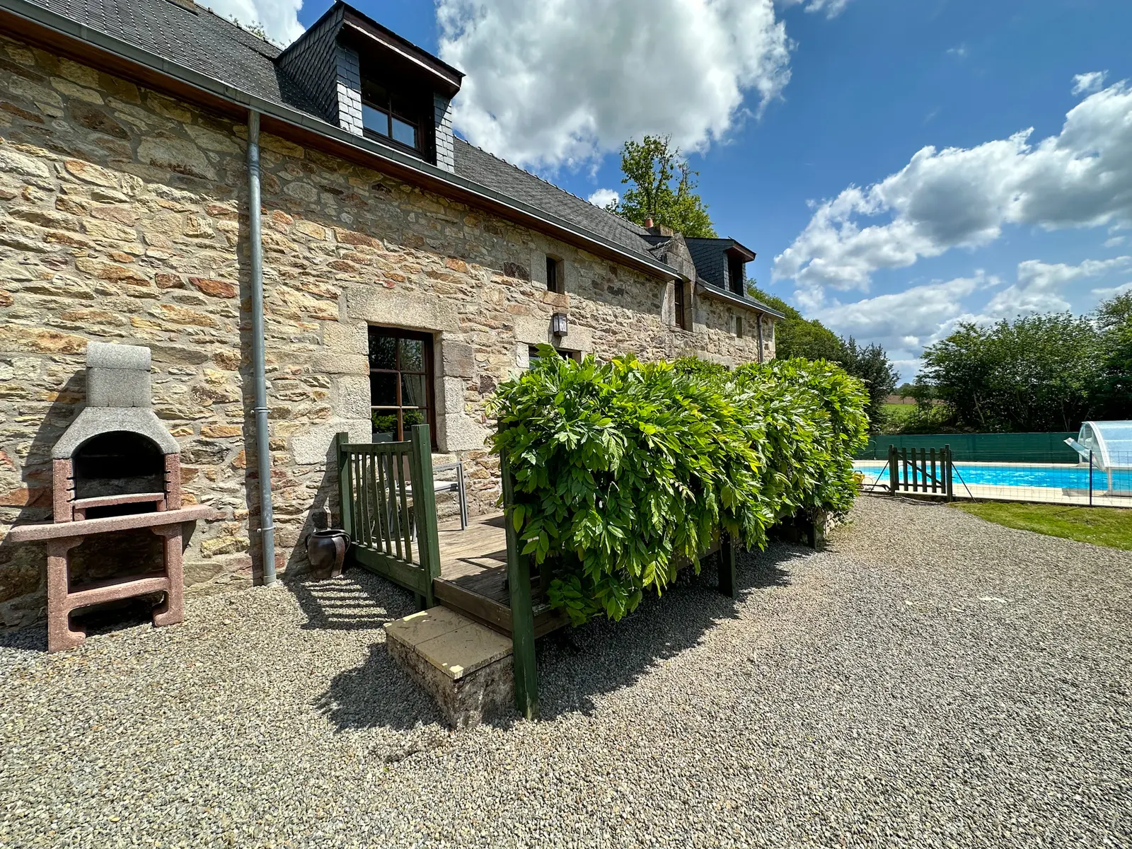 Location vacances_gîtes de Kerabellec_extérieur_Alouette_Baud_Vallée du Blavet