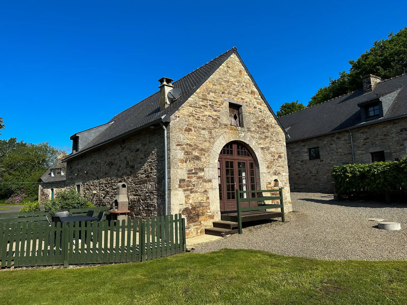 Location vacances_gîtes de Kerabellec_extérieur_Faisan_Baud_Vallée du Blavet