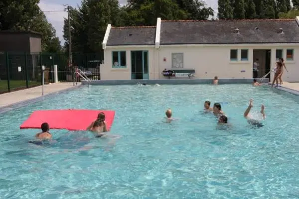 Piscine-du-Pont-d-Oust-a-Peillac
