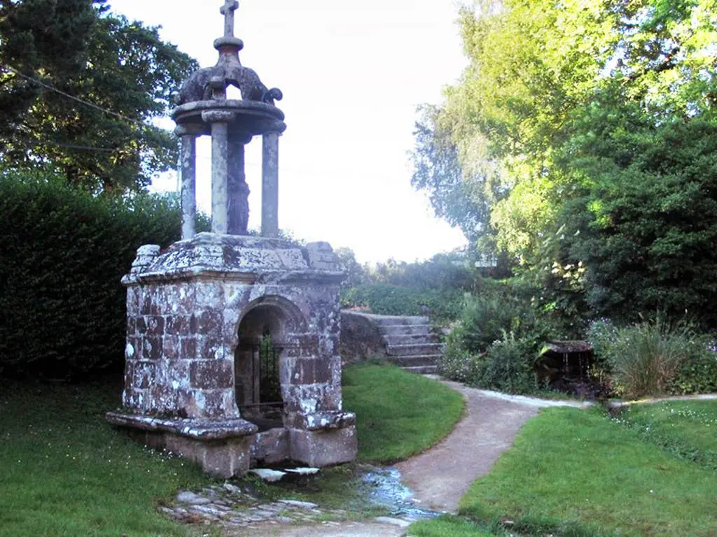 Fontaine Sainte-Anne à Le Guerno
