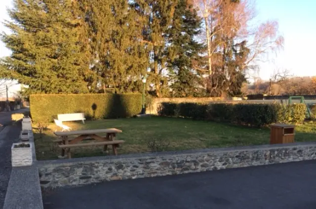 Aire de pique-nique anères centre