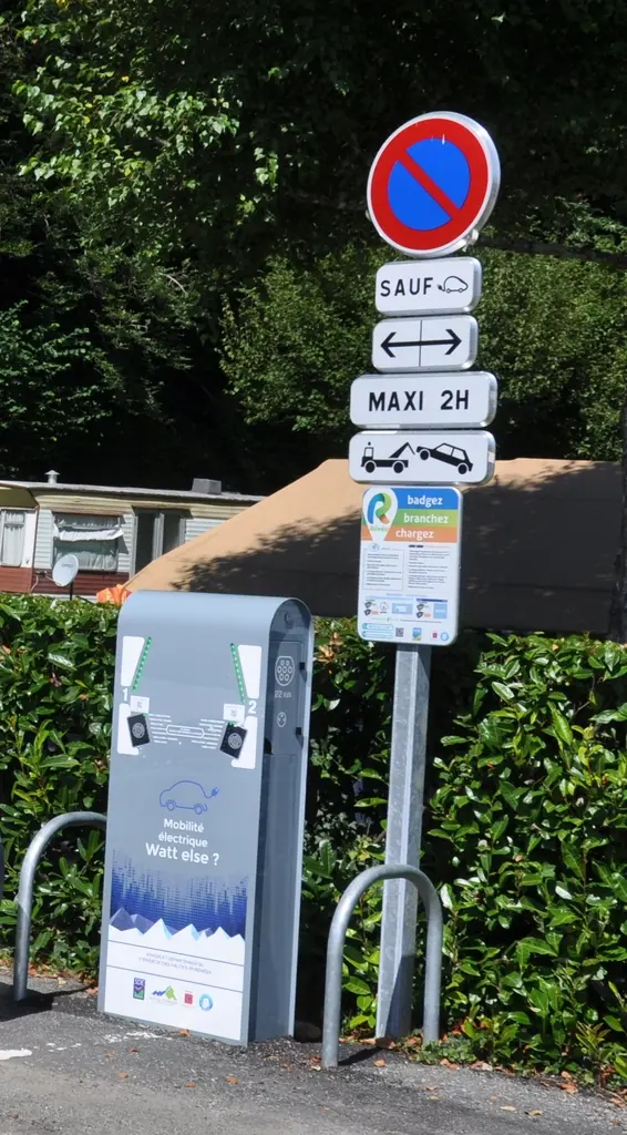 Borne Recharge Sarlabous