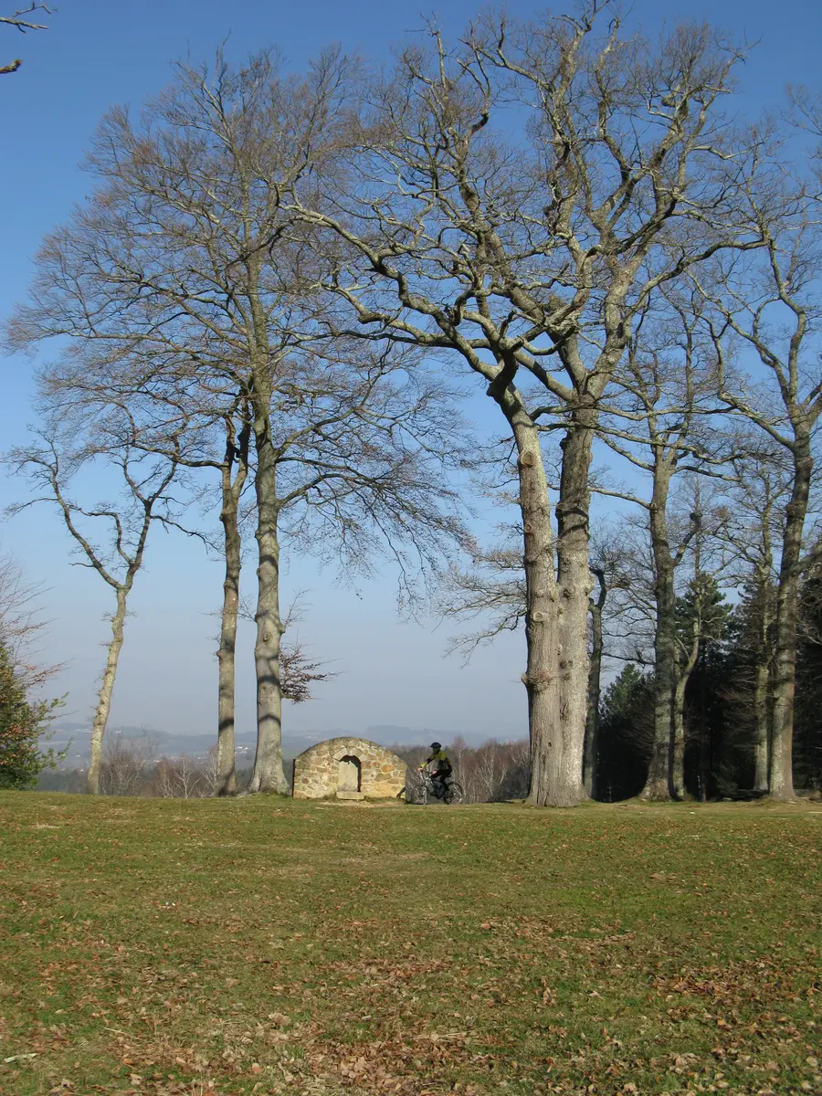 LOURDES-N°4 point d'eau ball trap