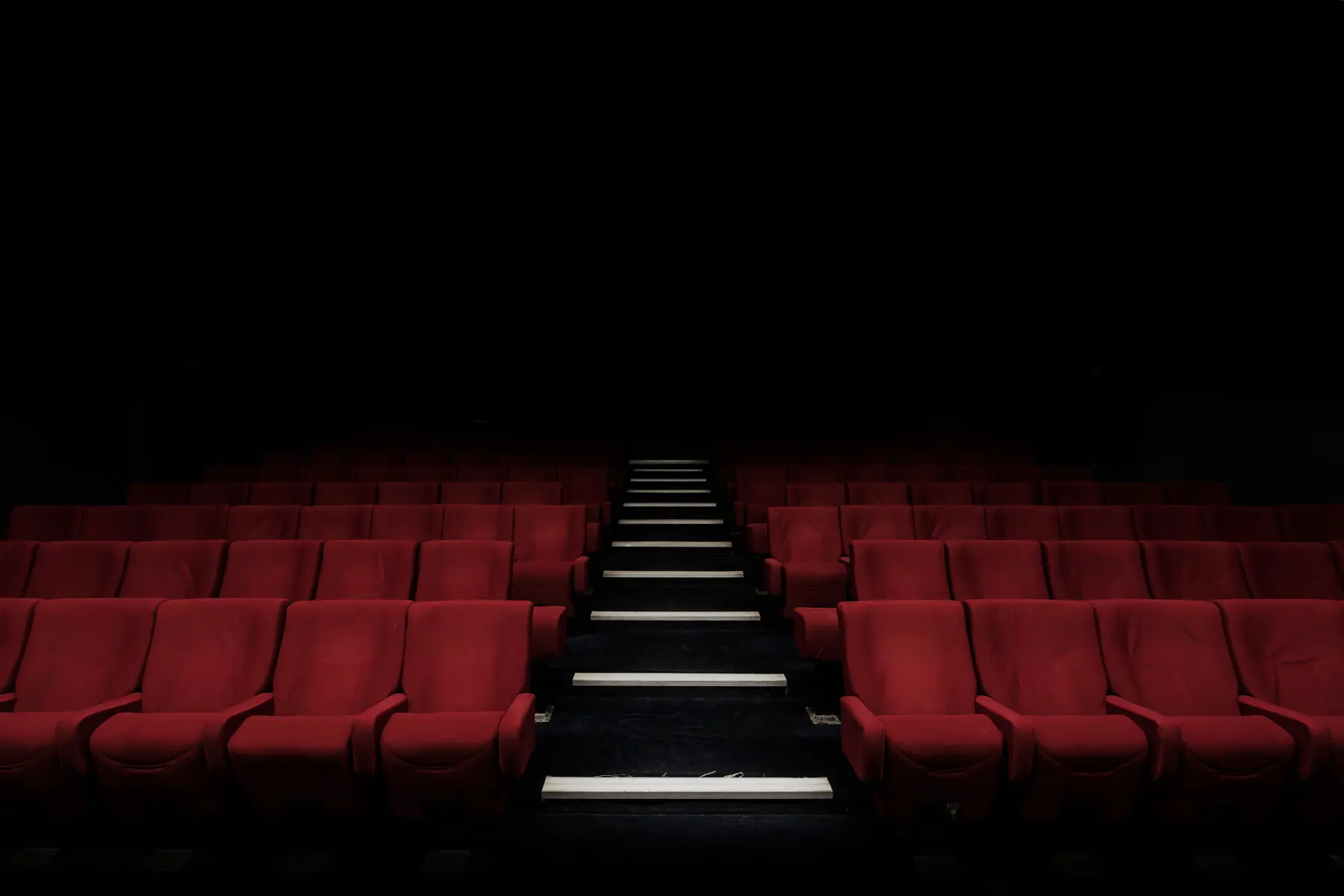 cinéma felix-mooneeram-unsplash