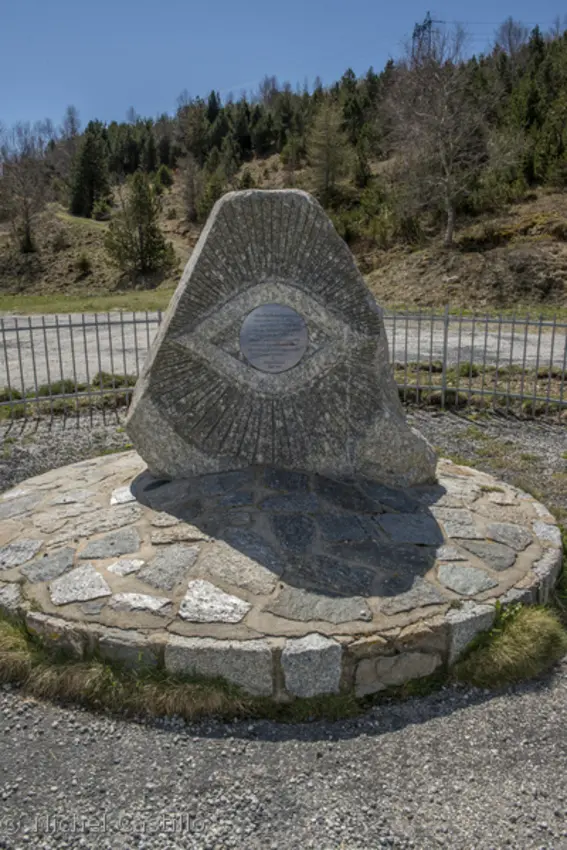 _col_dares_monument_retirada