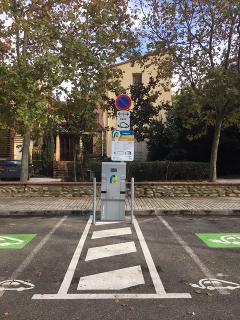 BORNE DE RECHARGE VEHICULE ELECTRIQUE - CERET