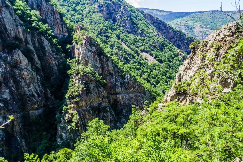 Vue sur la corniche depuis le Roc de la Madriu_1