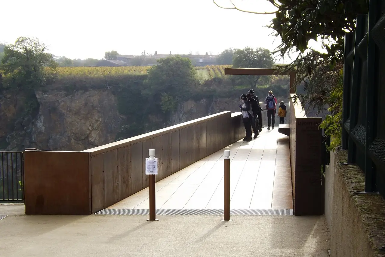 Porte-vue-pont-caffino-octobre-2020-le-vignoble-de-nantes-tourisme--1-
