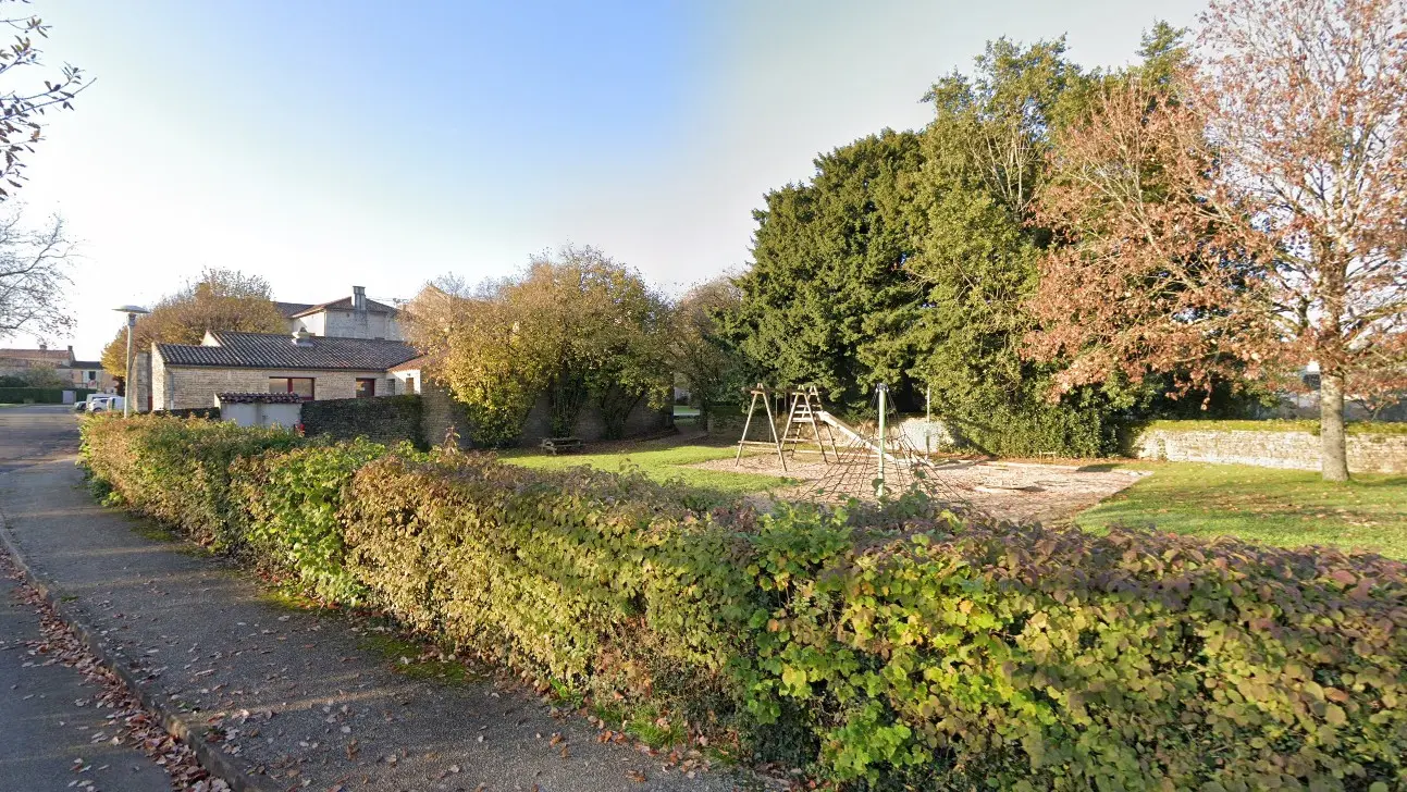 aire-pique-jardin-prieuré-foussais-payré