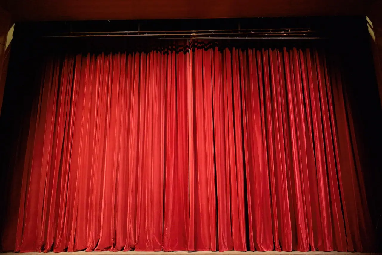 wounds_and_cracks-theater