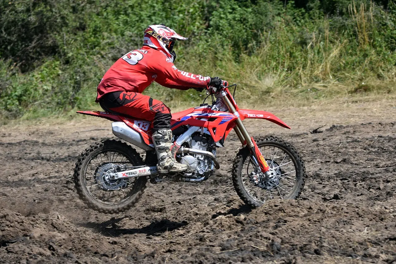 artellliii72-motorbike-