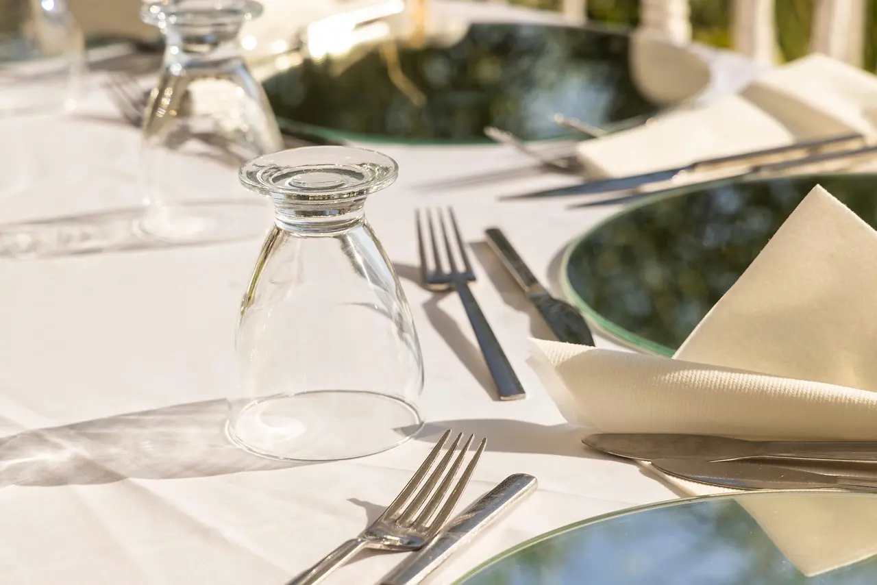 engin_akyurt-table