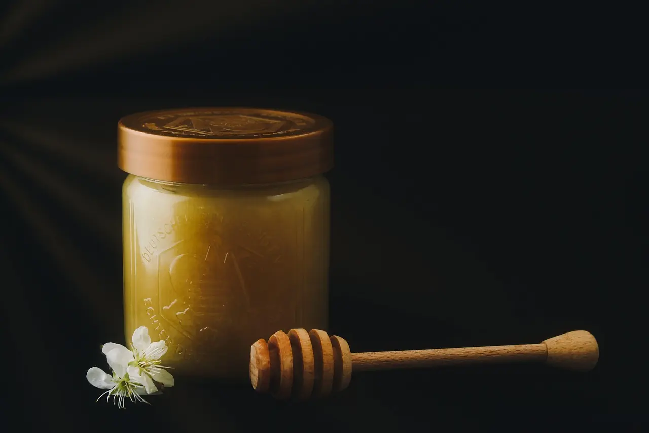 honey-5043708_1280