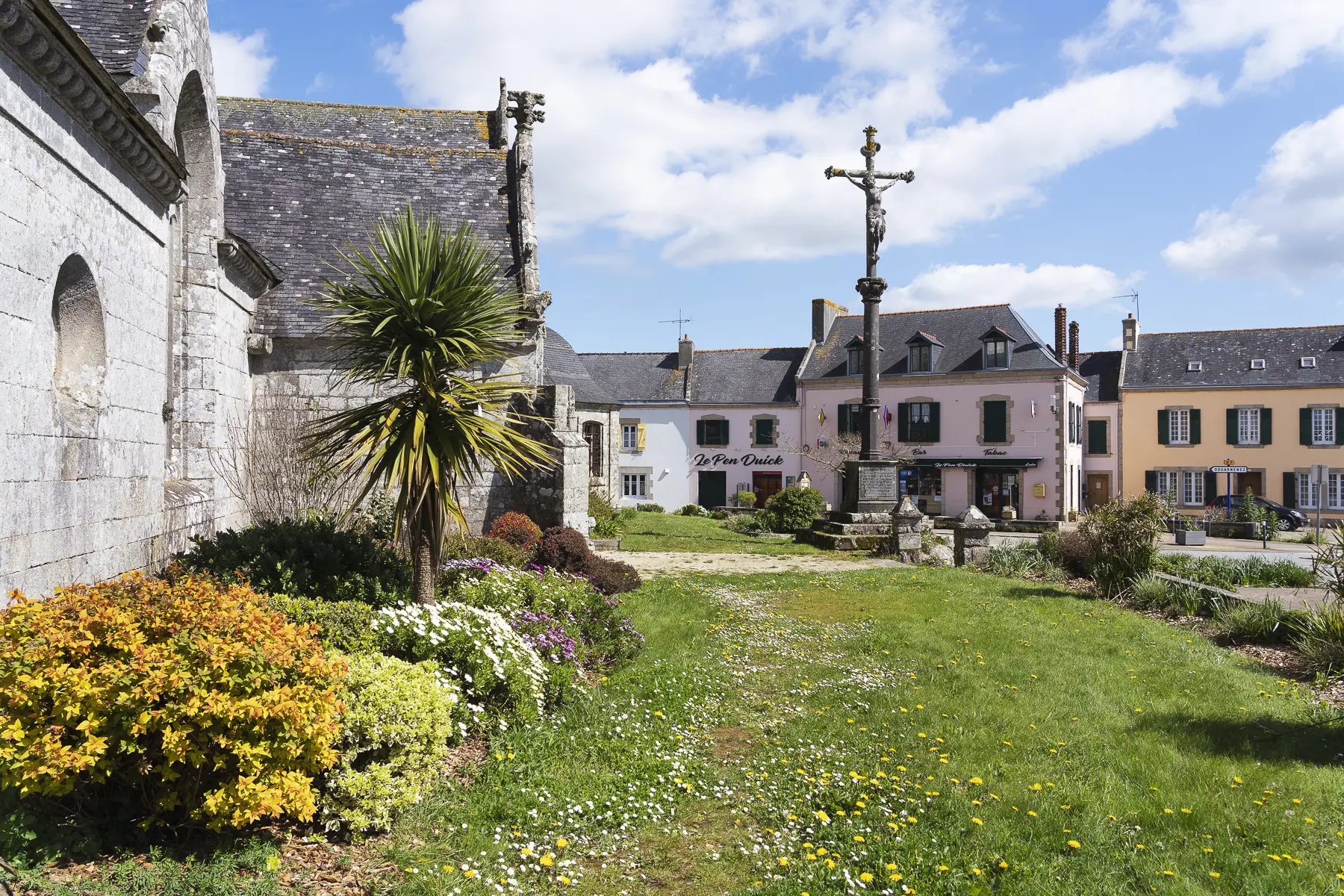 Le bourg de Poullan sur Mer
