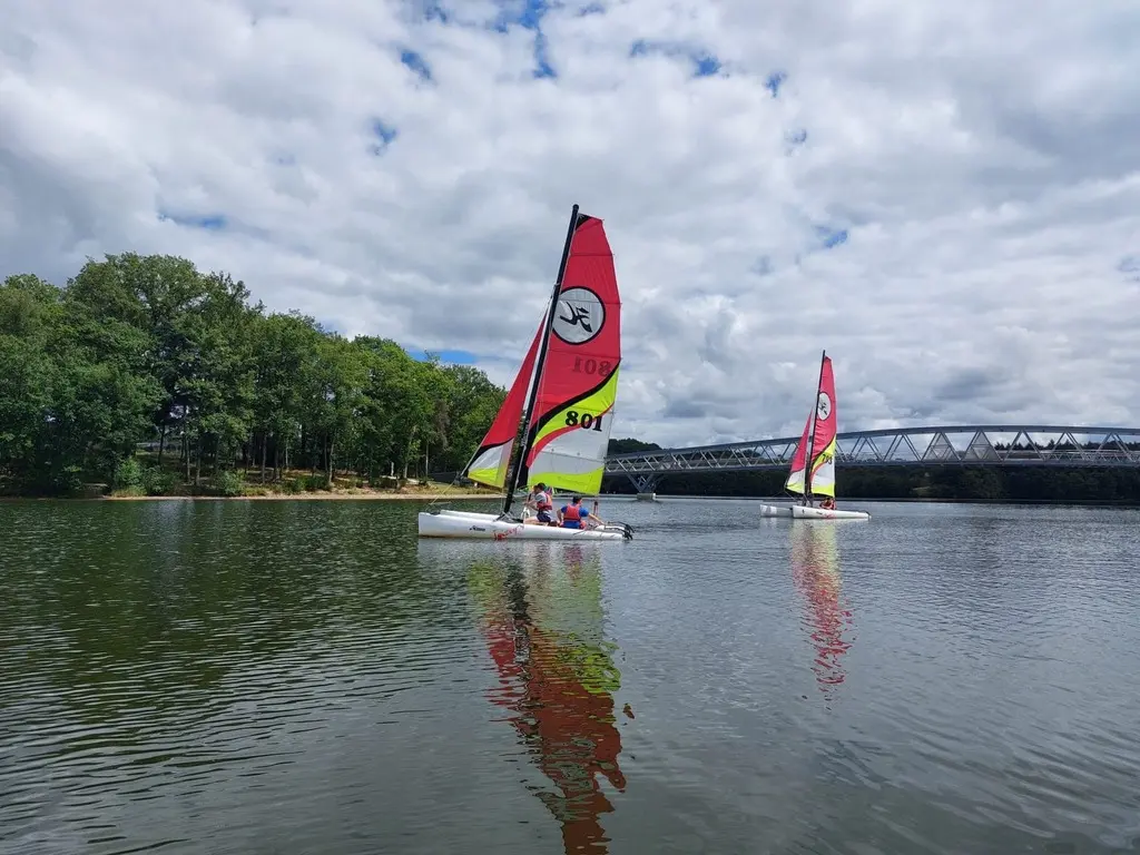 Catamaran-lac-de-saint-pardoux
