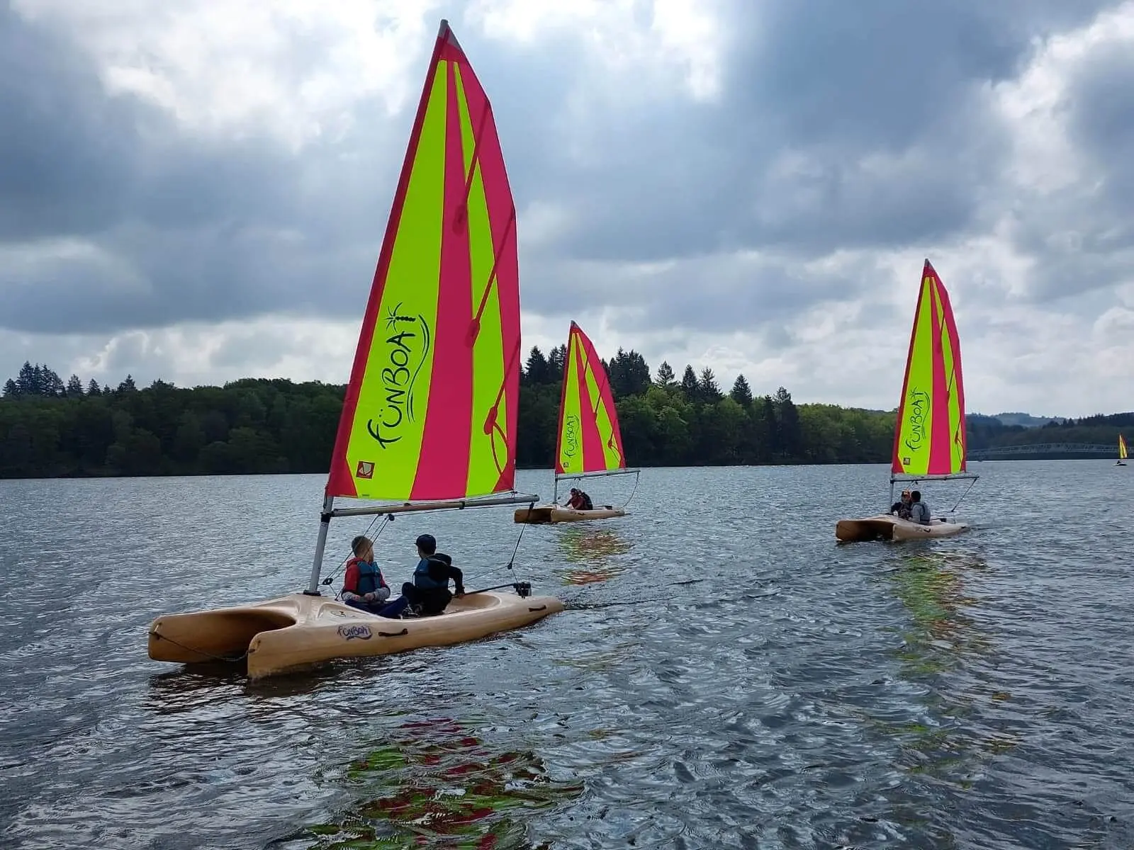 Fun boat -lac-desaint-pardoux