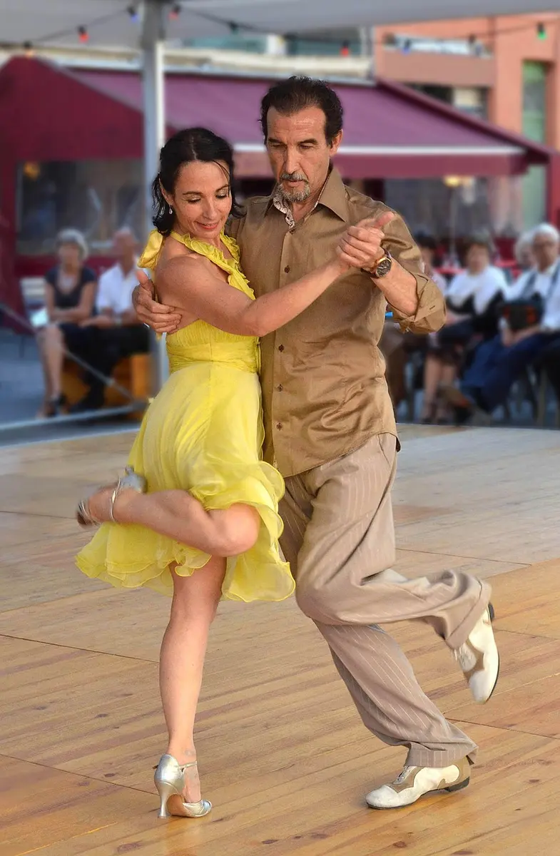 dance-661553_1280
