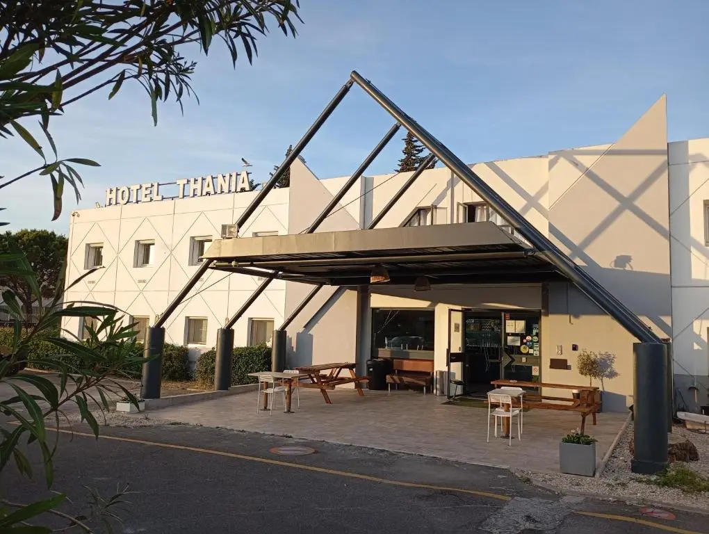 hôtel thania frontignan