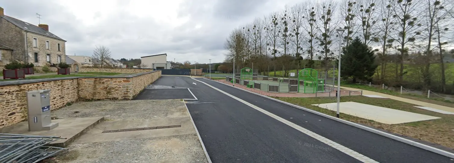 Aire de camping-car Pocé-les-Bois
