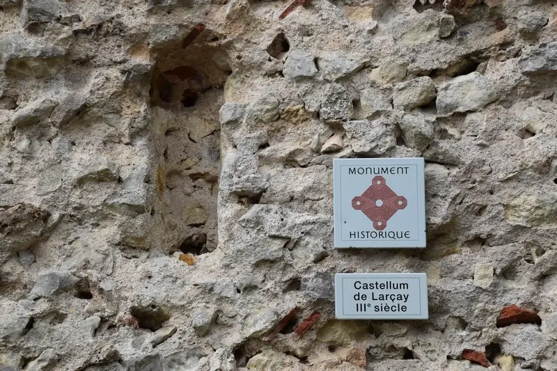 Castellum Monument Historique Larcay