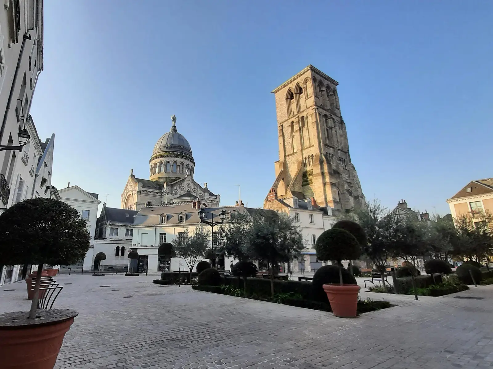 Place_Châteauneuf_Credit_OT_Tours-Cambeilh(3)
