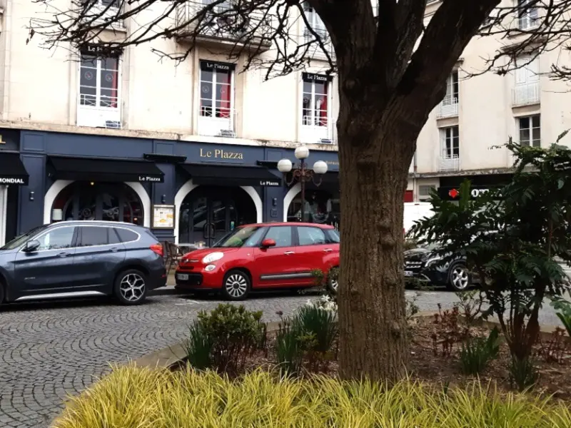 Restaurant Le Plazza - Place de la Résistance, Tours.