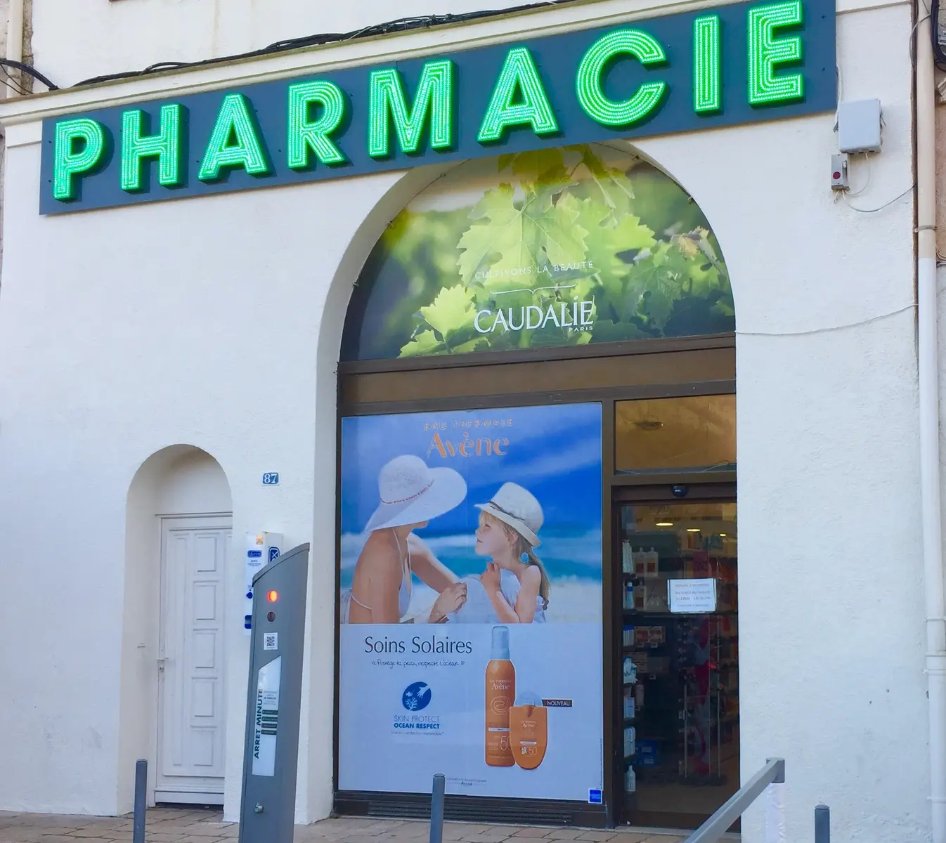 pharmacie-bonifacio-port-devanture