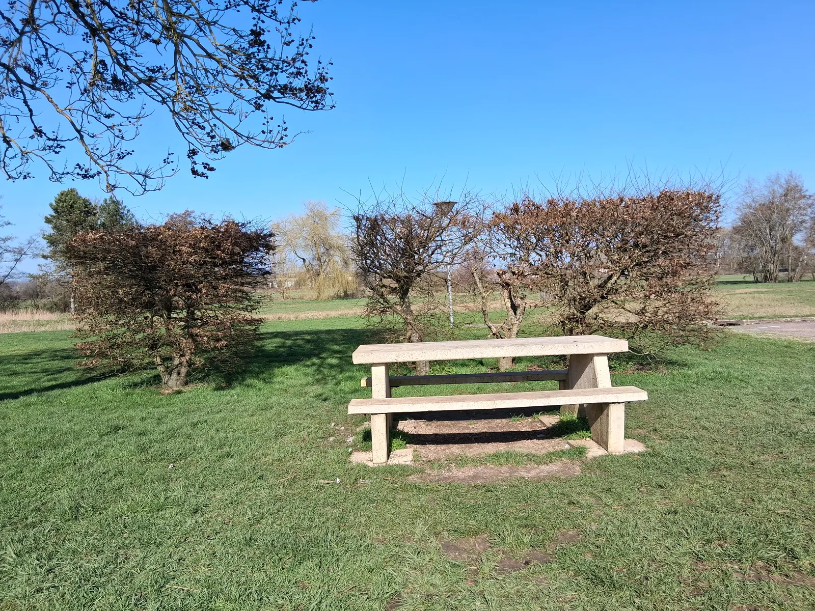 Aire de pique-nique square Georges Lasnes