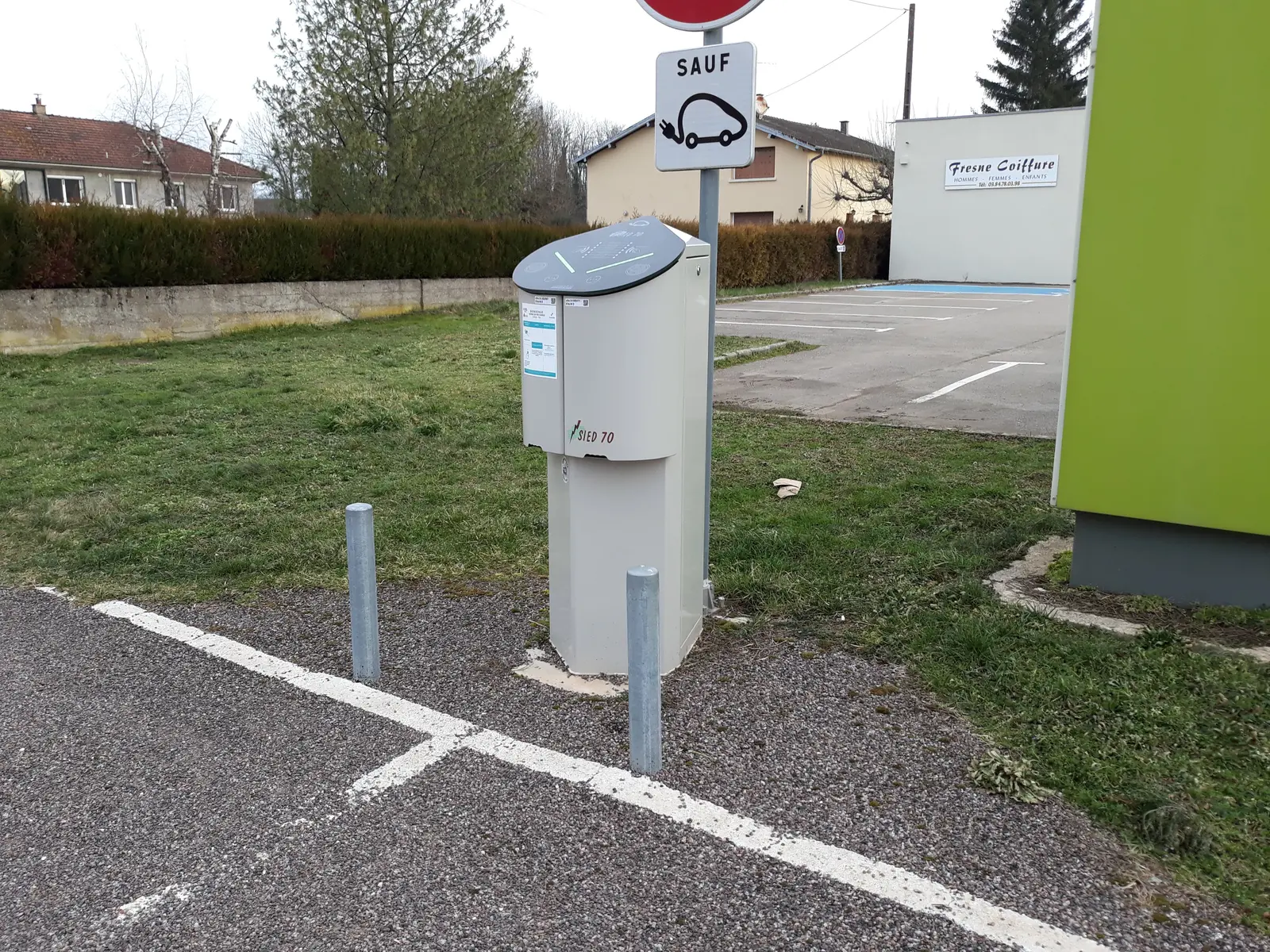 Borne électrique Fresne