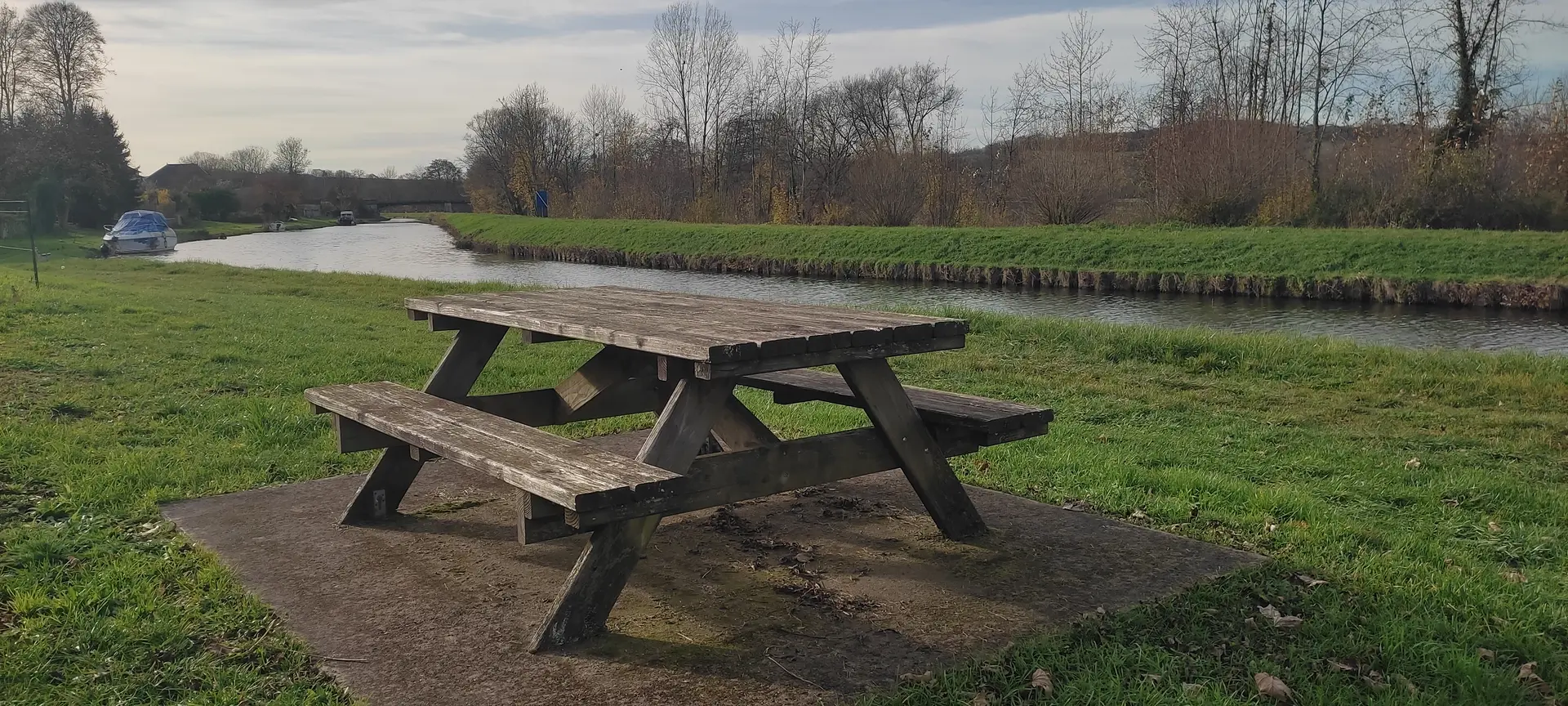 Table pique-nique Ormoy bord de Saône