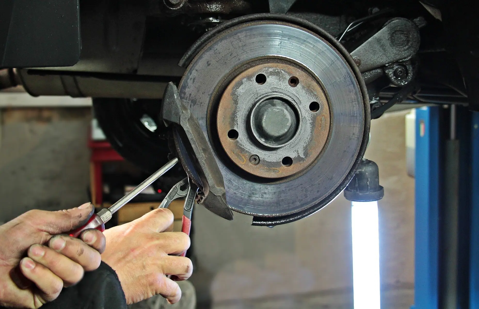 auto-repair-1954636-1920-2