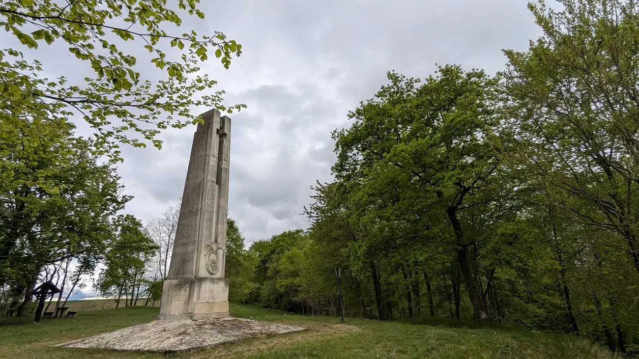 Monument 27e BCA 2025 < Braye-en-Laonnois < Aisne < Picardie