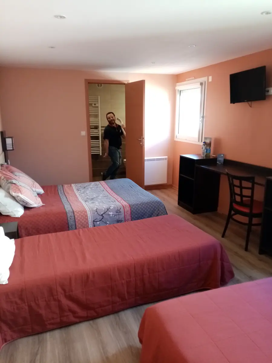CHAMBRE  FAMILIALE  5 personnes