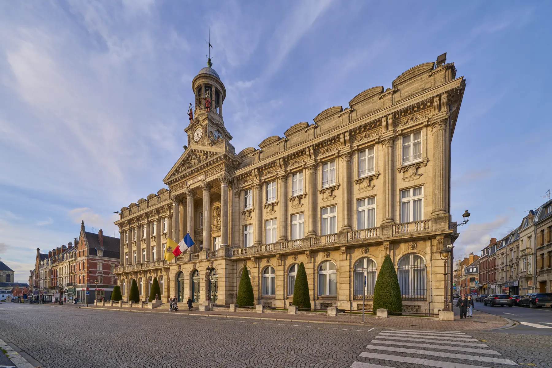 Cambrai _ l'hôtel de ville(1)