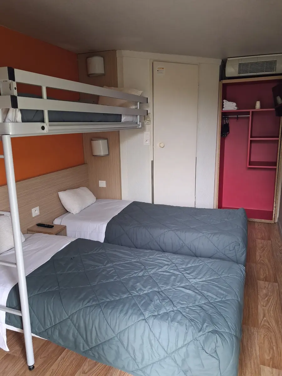 Chambre 3 lits simples