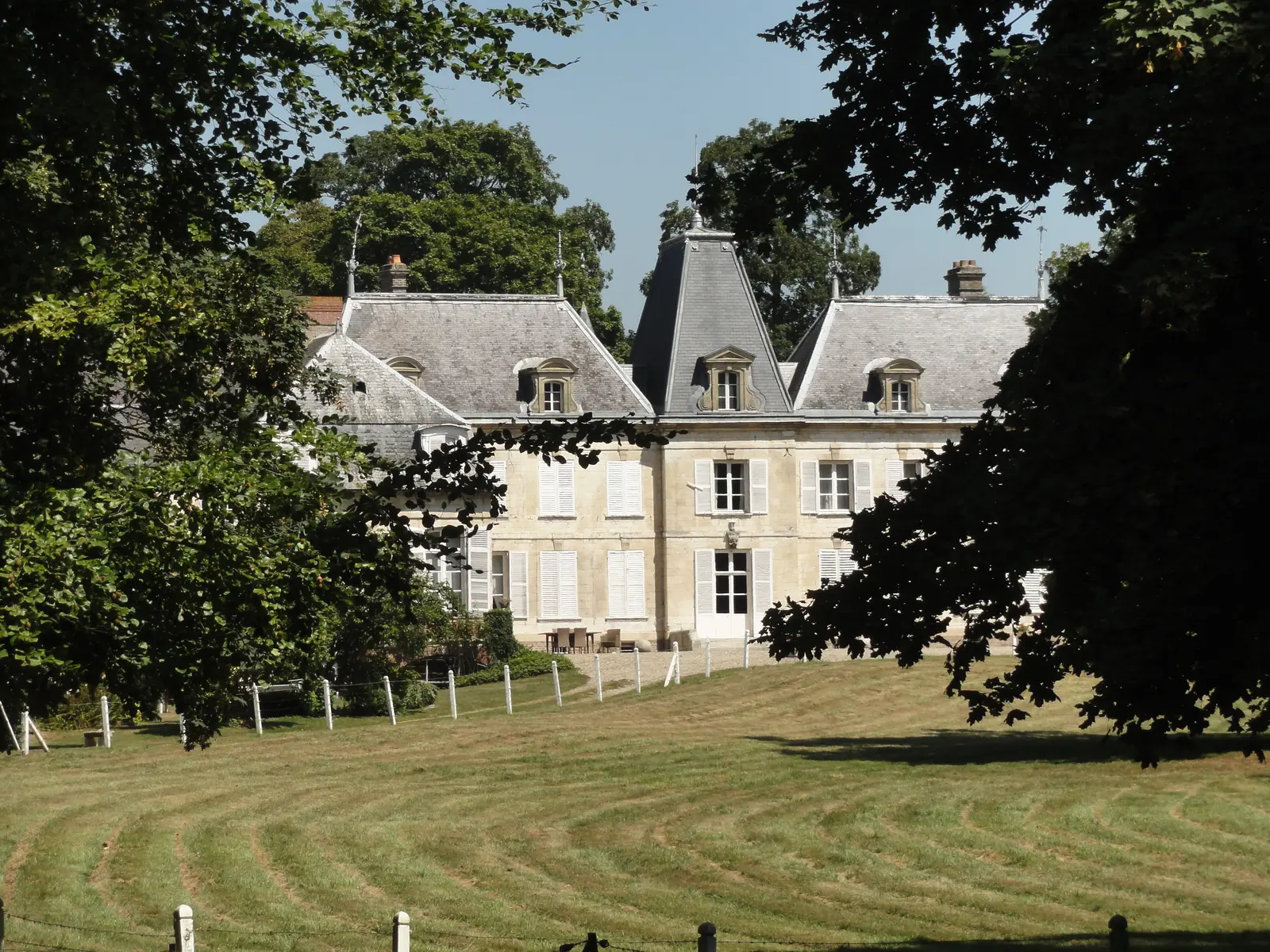 La_Chaussée-Tirancourt_(80),_château_de_Tirancourt,_côté_sud_1