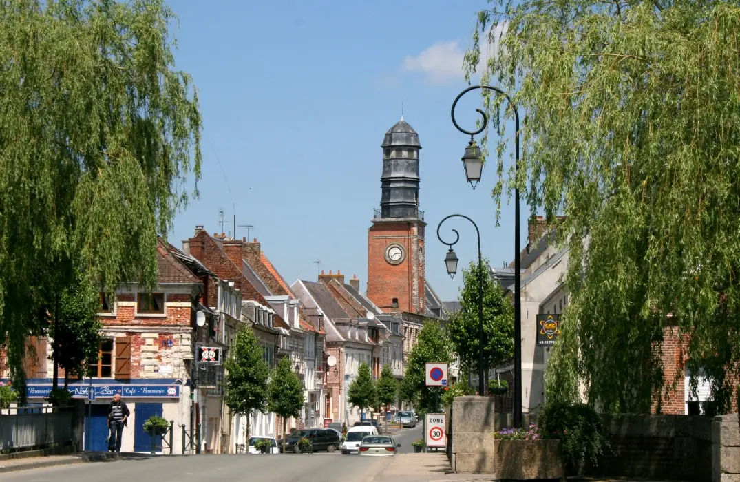 PCUPIC080FS0001O_beffroi_vue_doullens_somme_picardie © ADRT 80 J.Lelebvre