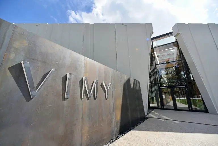 entree-du-centre-des-visiteurs-de-vimy_1