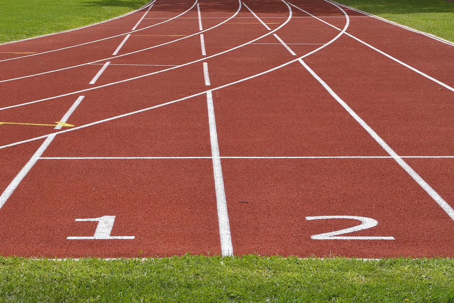 tartan-track-g5283970a7_1920 (1)