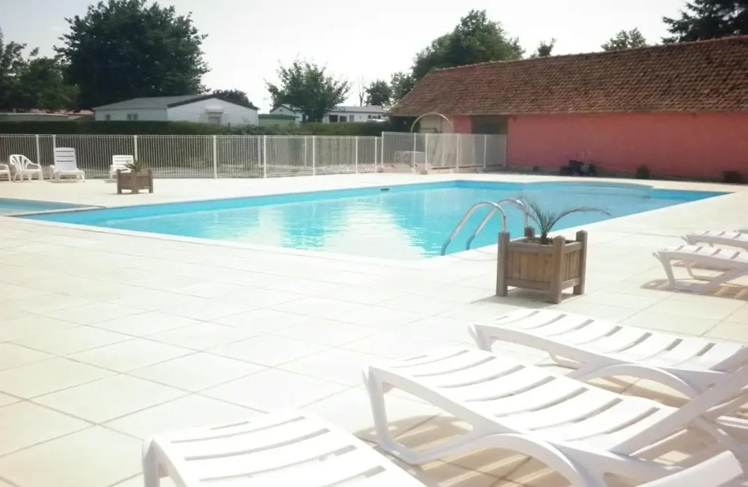 HPAPIC0800010500_La verte prairie_piscine_Forest Montiers_Somme_HDF