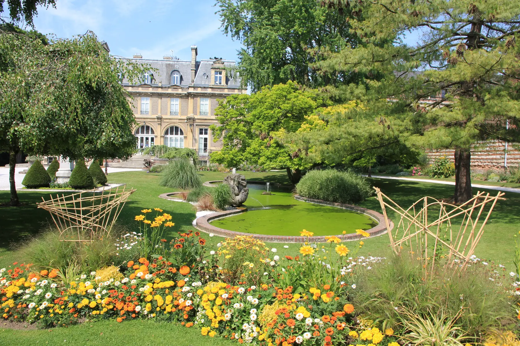 JARDIN DE L'HÔTEL D'EMONVILLE