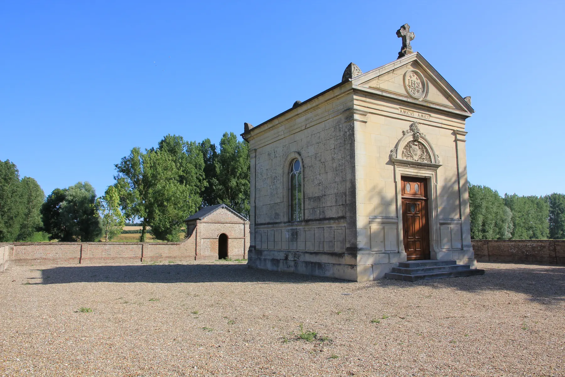 CHAPELLE PÉRACHE DE NEUVILLE 1