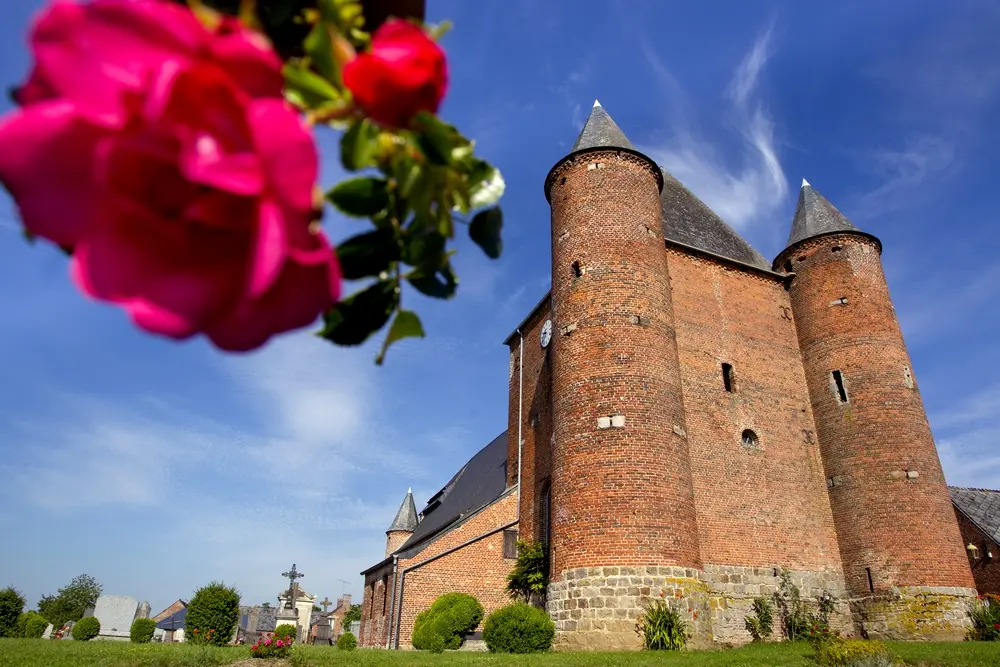 Église fortifiée Saint Nicolas < Englancourt < Thiérache < Hauts-de-France