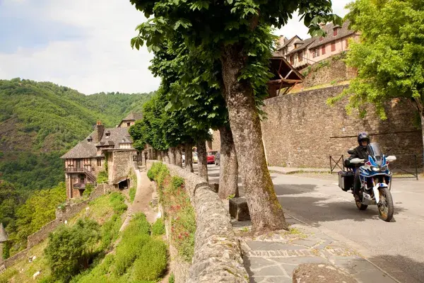 Conques à Moto