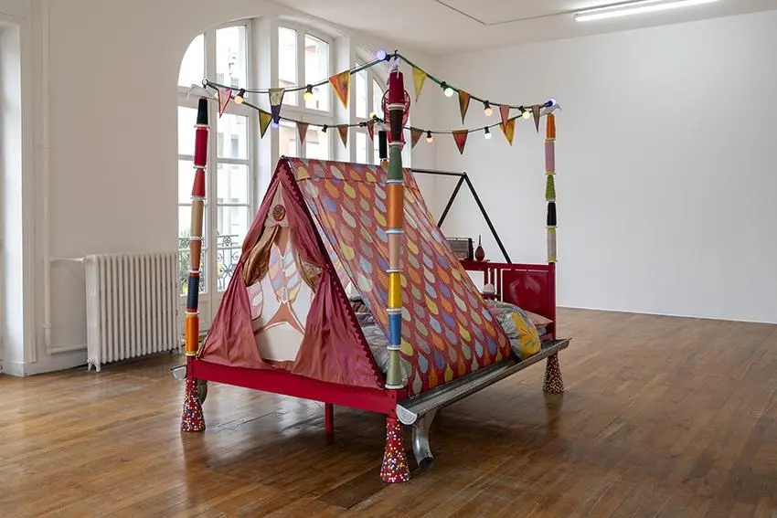 Benoît Piéron, Le Lit, 2011. Courtesy l'artiste et Sultana.