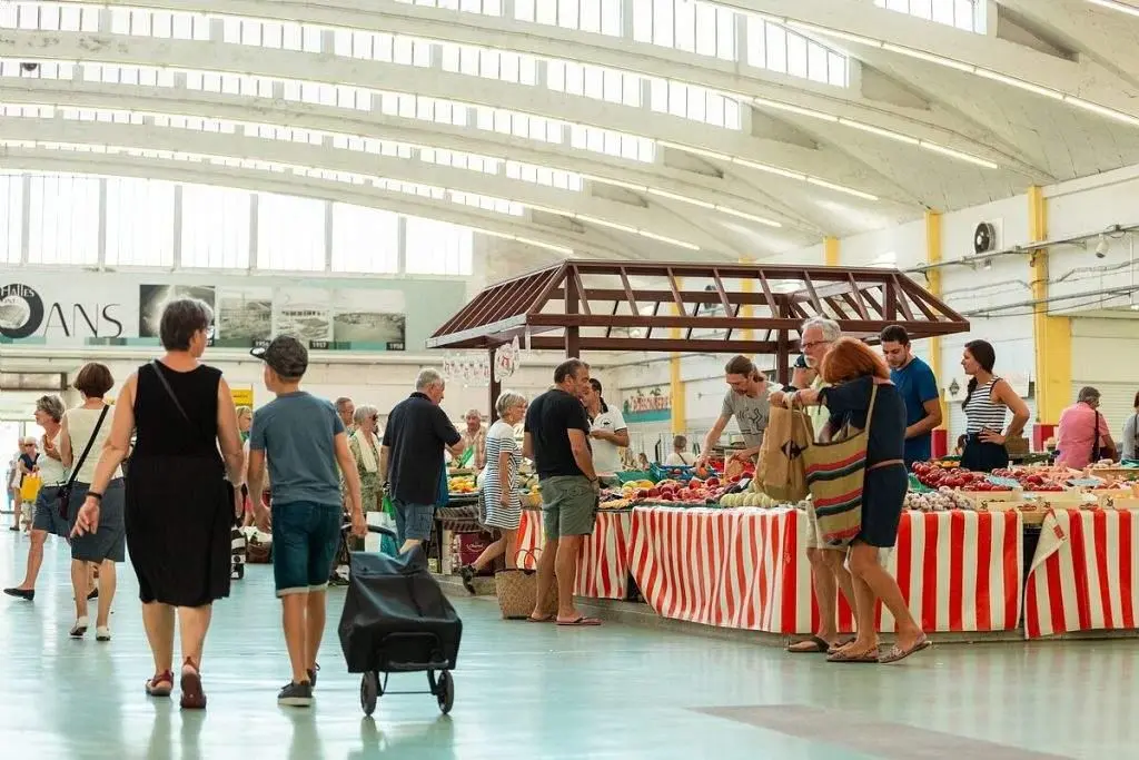 Intérieur des halles de Saint-Nazaire