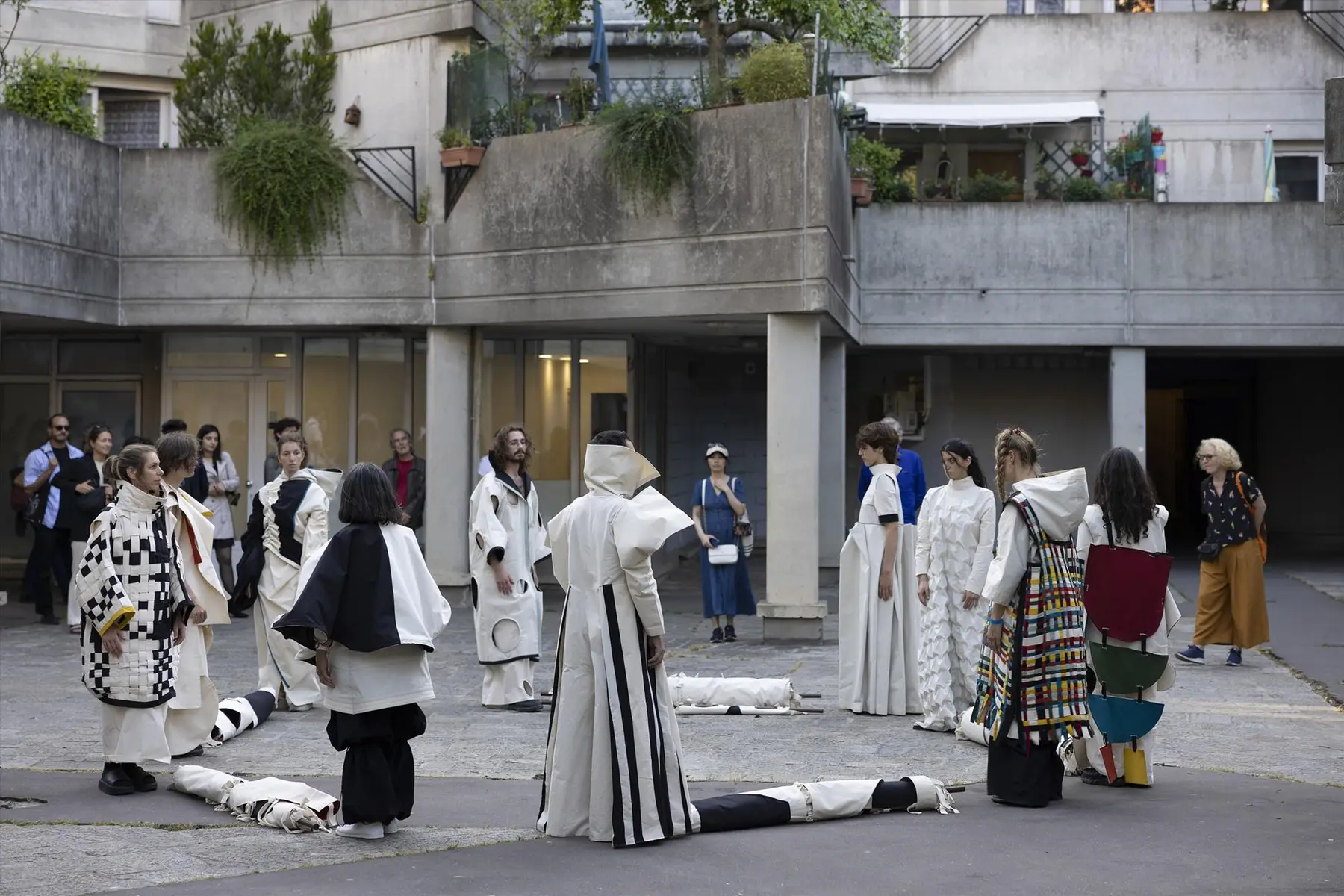 Performance de Nefeli Papadimouli à Ivry-sur-Seine, 2023.