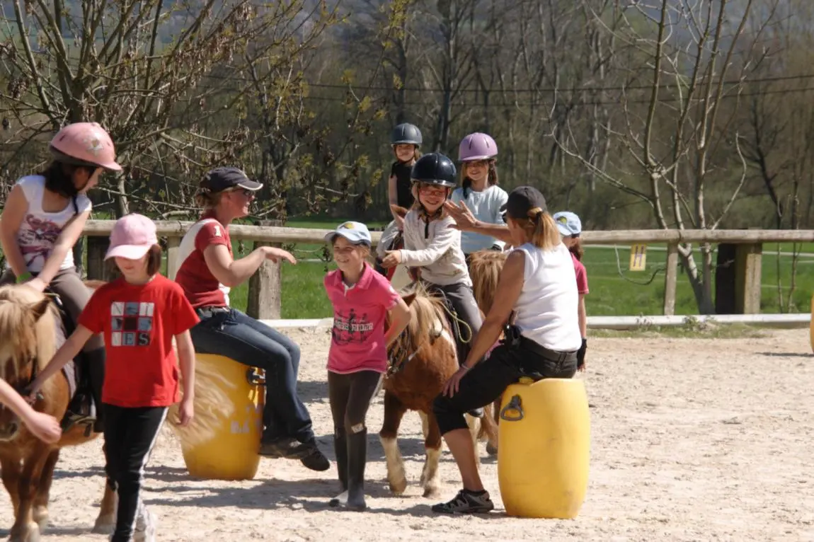 Cours équitation enfant Albanais