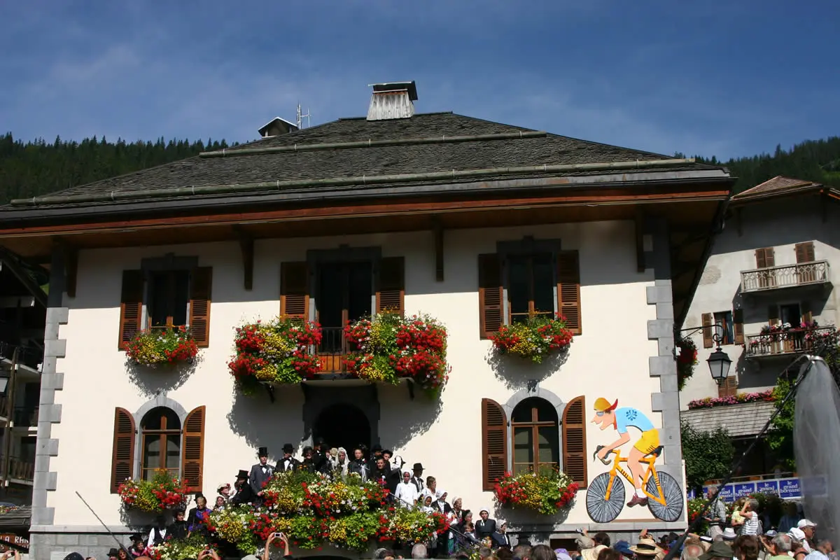 La mairie un jour de fête de Pays