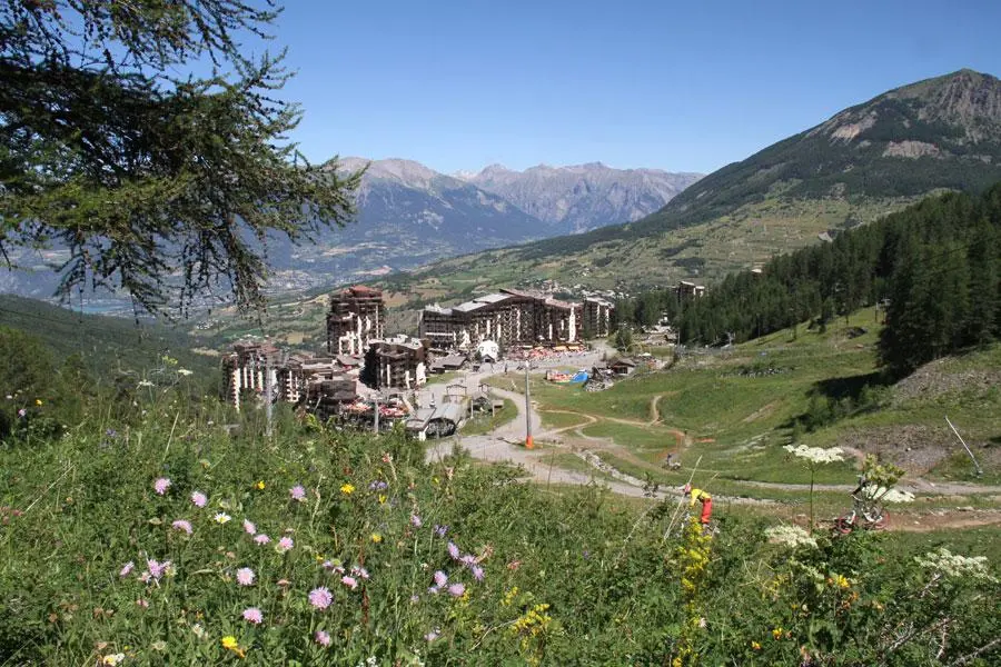 Les Orres station 1650